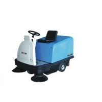 绿色环卫清扫车—充电驾驶式扫地机