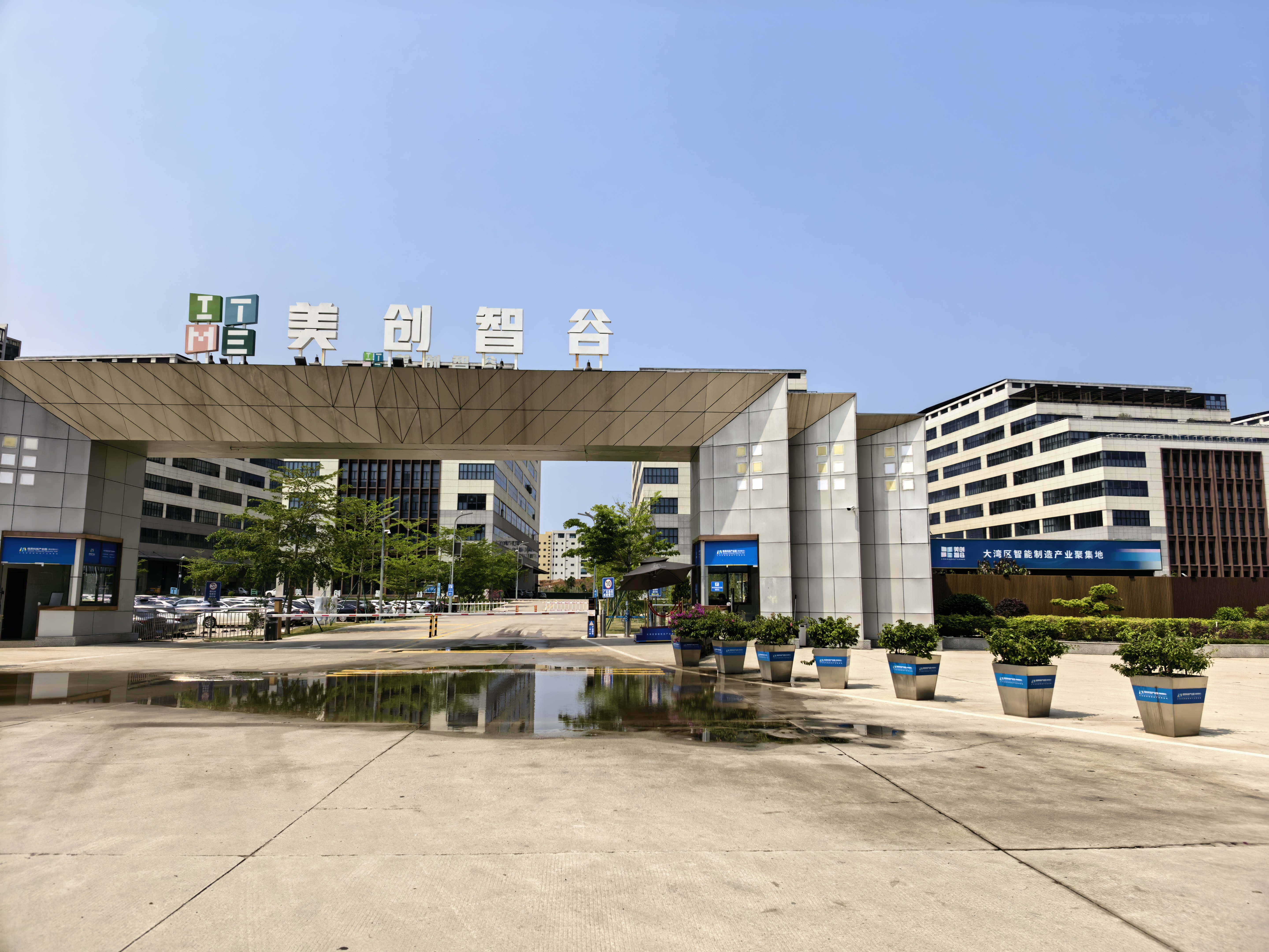 惠州美创智谷租赁洁臣士LS19驾驶式扫地车清洁案例