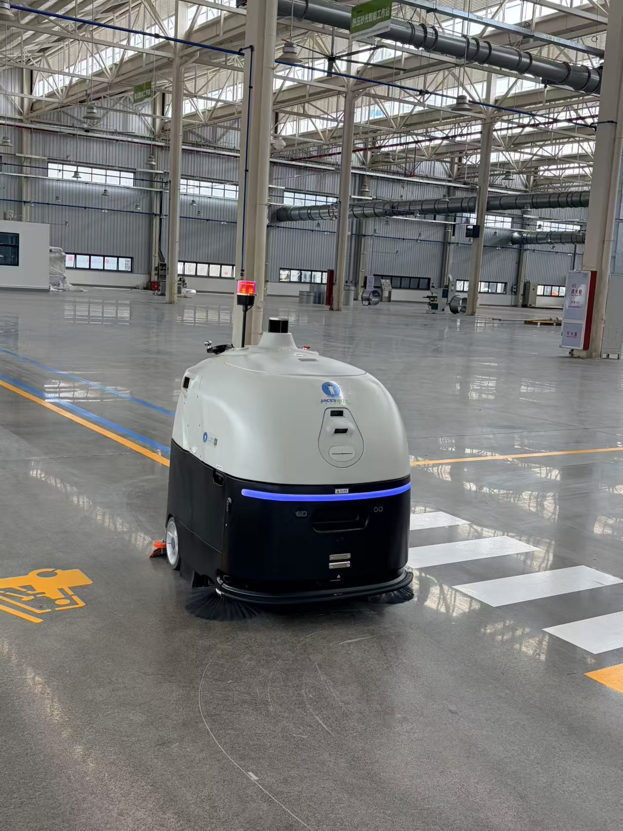 夜间商场清洁没人管？无人驾驶洗地机自己巡场