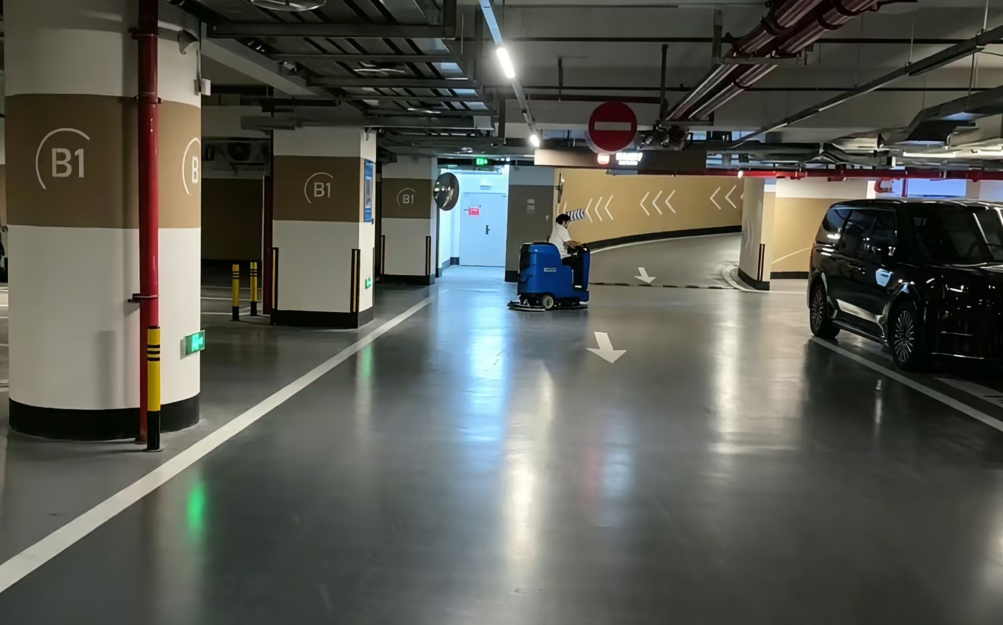 洁臣士A56驾驶式洗地机